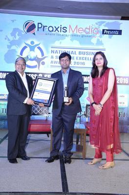 Dr. Prodyut Das (PT) receiving Best Consultant Physiotherapist in Uttar Pradesh